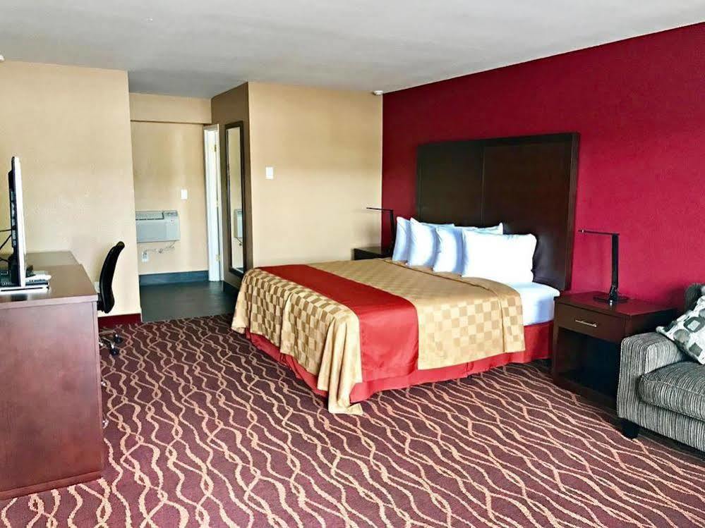 Rosewood Inn & Suites โรสเบิร์ก ภายนอก รูปภาพ