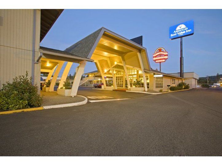 Rosewood Inn & Suites โรสเบิร์ก ภายนอก รูปภาพ