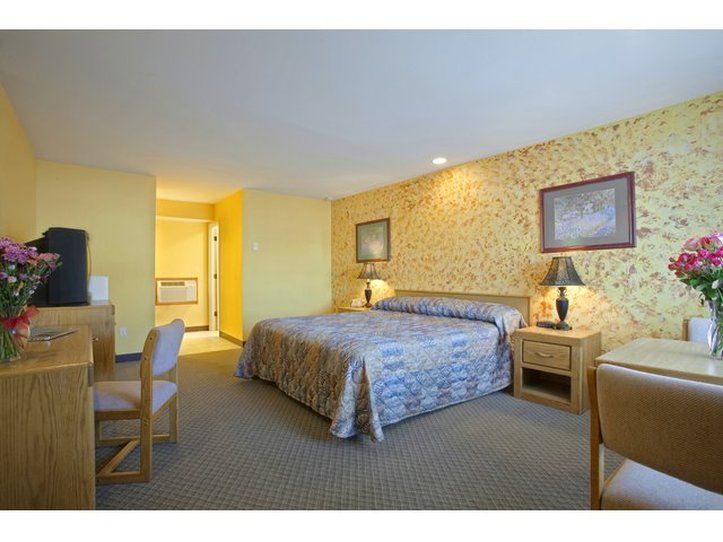 Rosewood Inn & Suites โรสเบิร์ก ภายนอก รูปภาพ